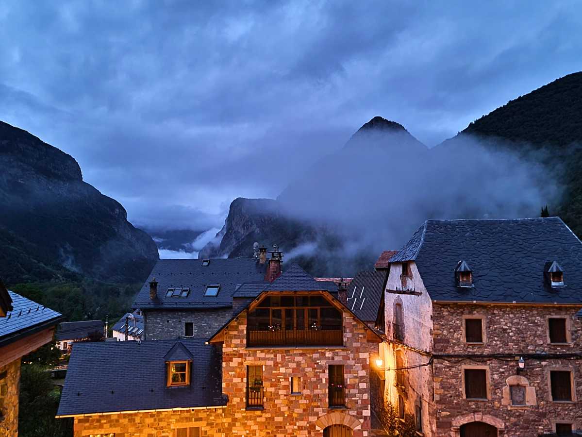 pyreneiden-vuoristo-pyreneet-espanja-autolla-road-trip-benas-plan-vuoristokylät