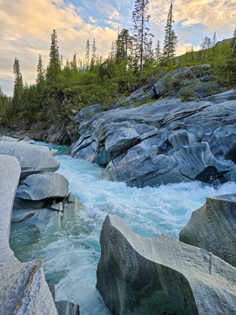 marmorslottet_mo-i-rana_norja_norway_nature-attractions_marble-castle