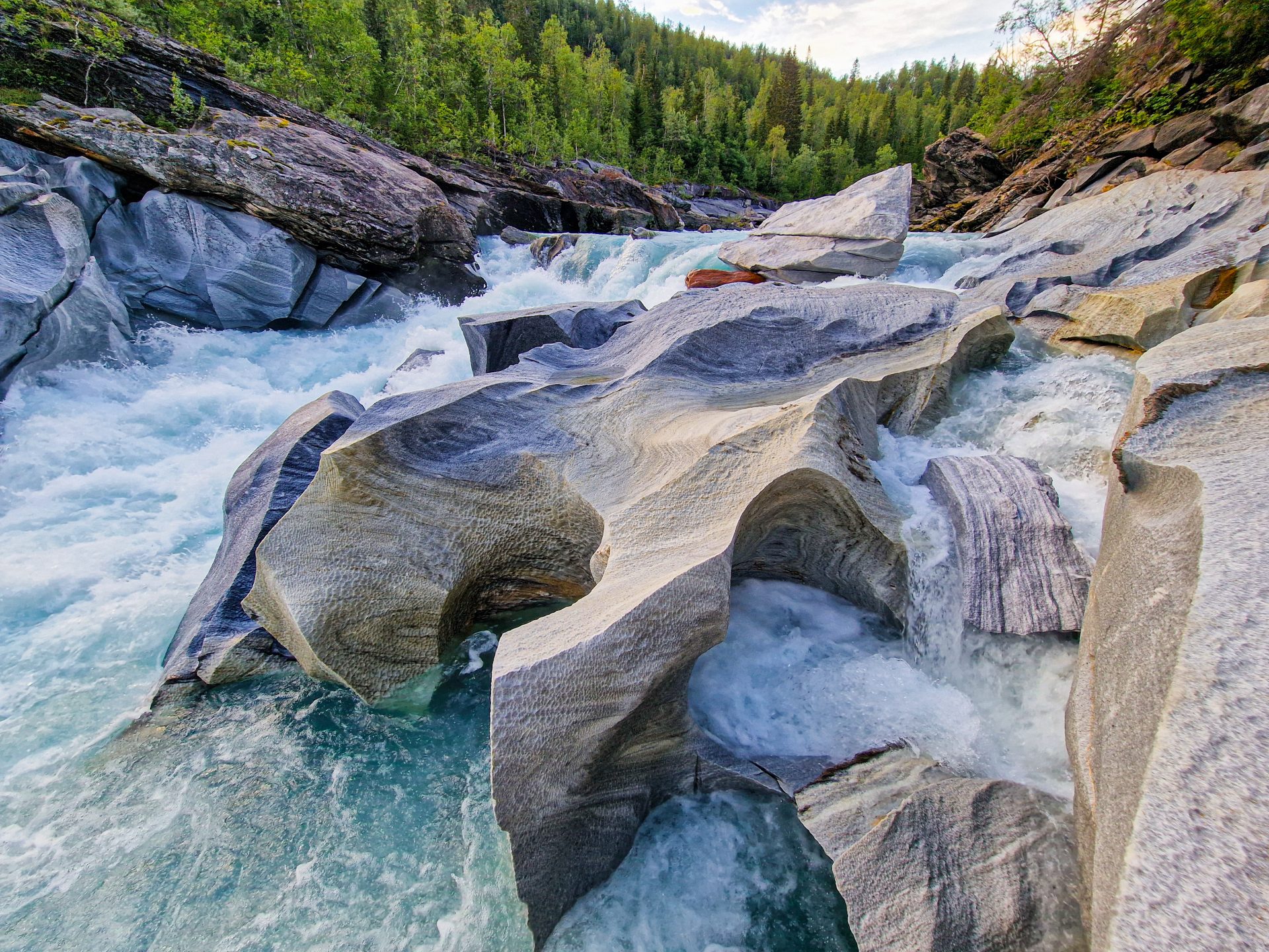 marmorslottet_mo-i-rana_norja_norway_nature-attractions_marble-castle